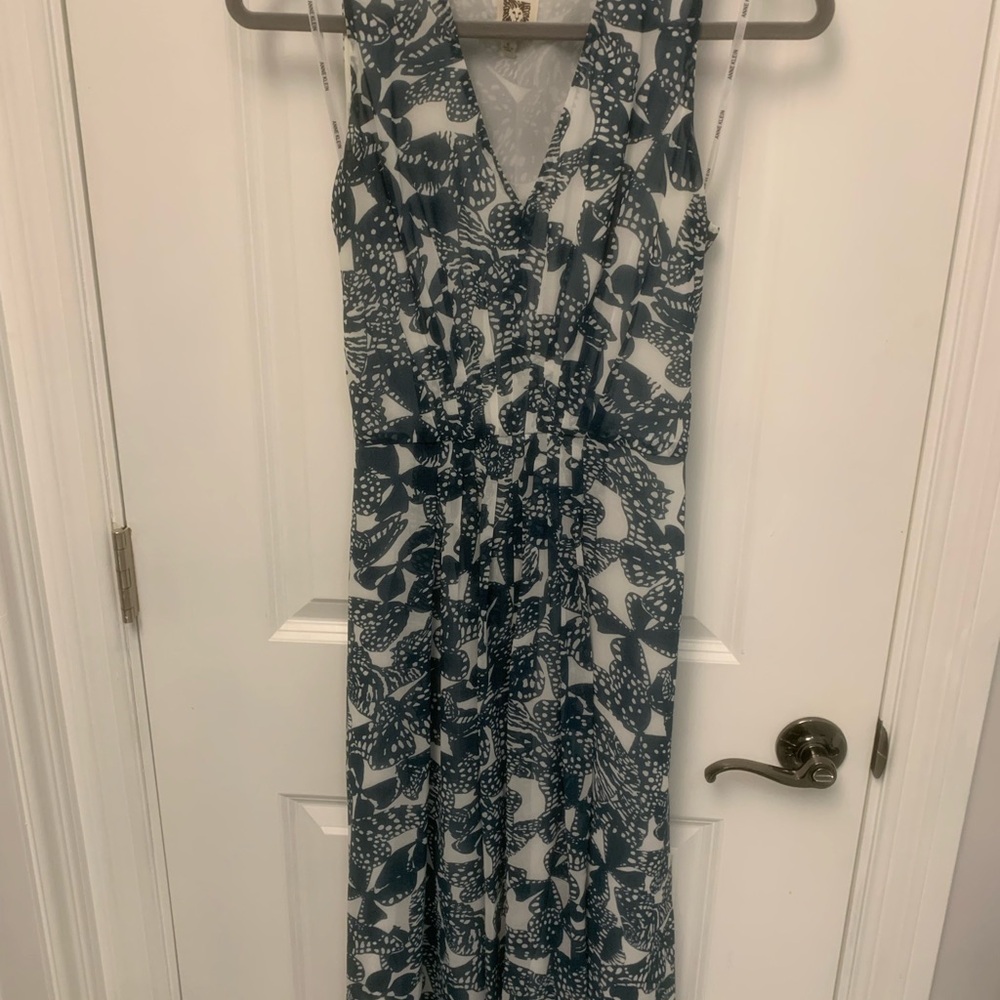 Elegant Blue and White Sleeveless Dress